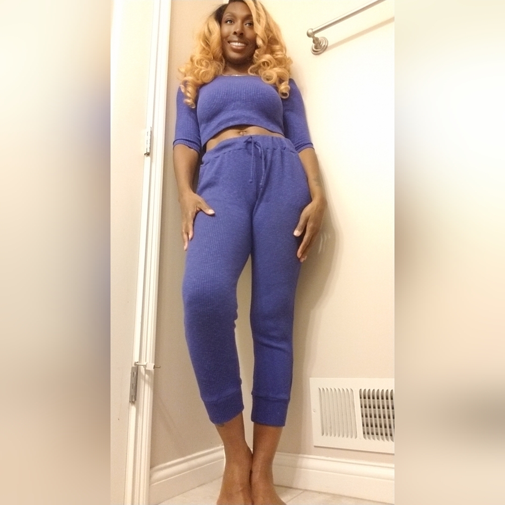 Beautiful Blue 2 Piece Comfy Set size Large - Picture 2 of 8